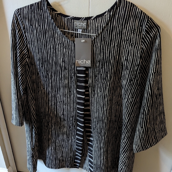 Niche women's top - Picture 3 of 3